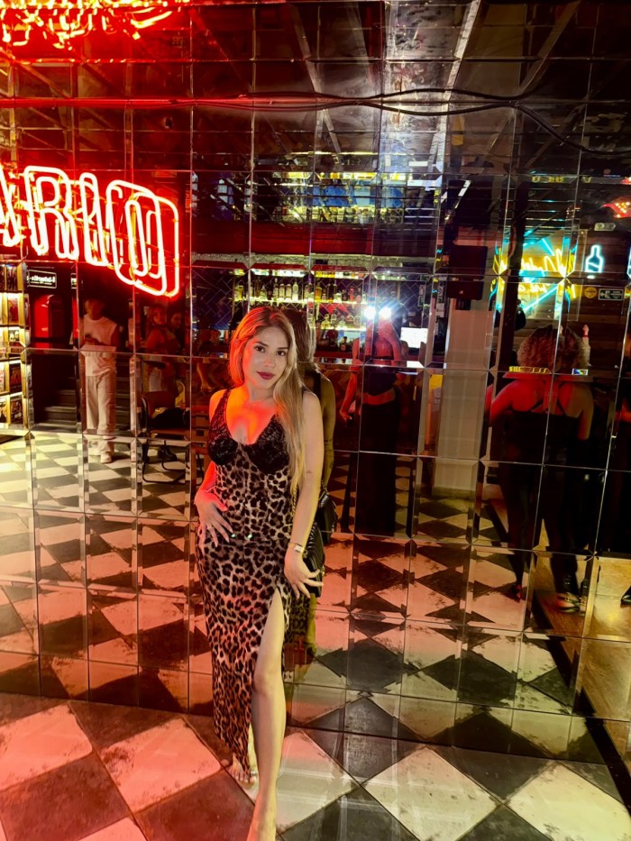 TRAVIESA, FOGOSA Y SIN RESTRICCIONES, 610783374