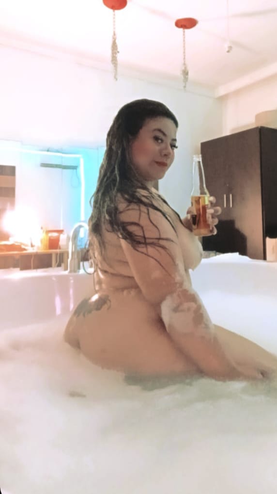 EXHUBERANTE LATINA MORBOSA MUY IMPLICADA
