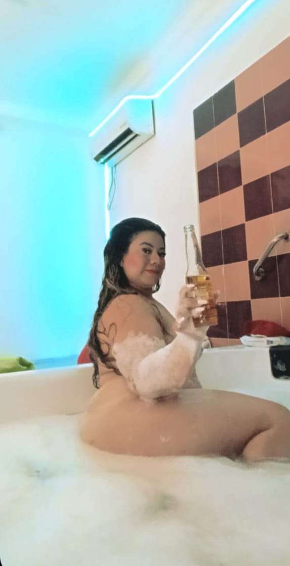 EXHUBERANTE LATINA MORBOSA MUY IMPLICADA