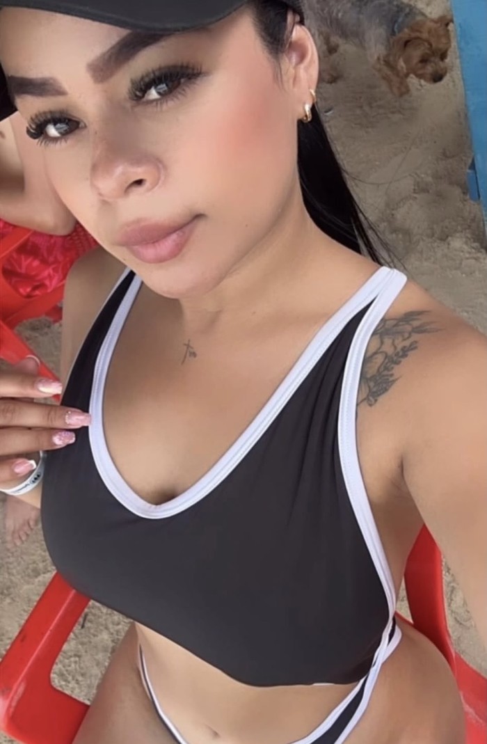 CHARLOTTE – PETITE COLOMBIANA CULONA Y MORBOSA