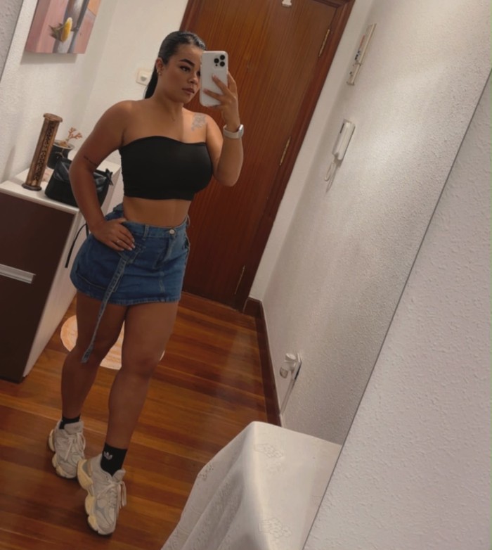CHARLOTTE – PETITE COLOMBIANA CULONA Y MORBOSA