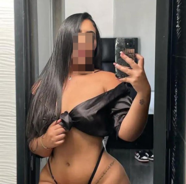 MUJER FIESTERA  DESEOSA DE SEXO SIN LIMITES
