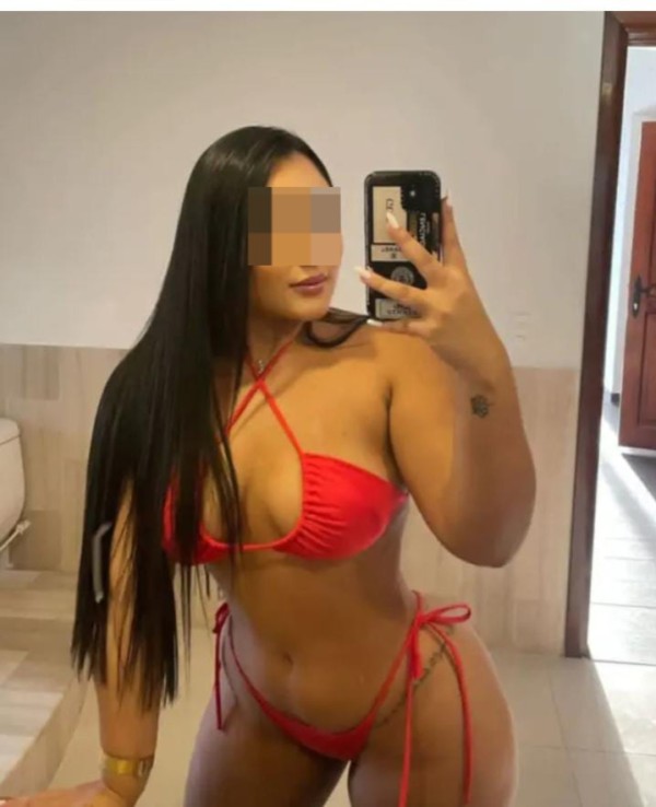 MUJER FIESTERA DESEOSA DE SEXO SIN LIMITES