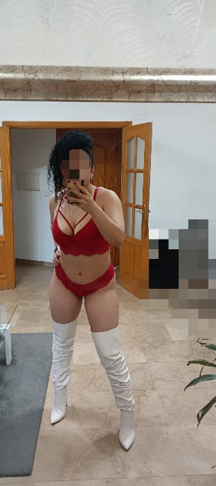 Soy Carolina latina me encuentro en Granada centro
