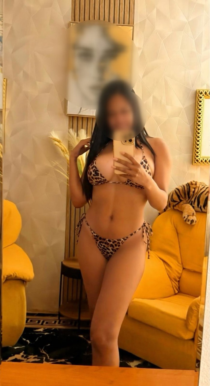 VENEZOLANA DELGADITA SENSUAL TRAVIESA