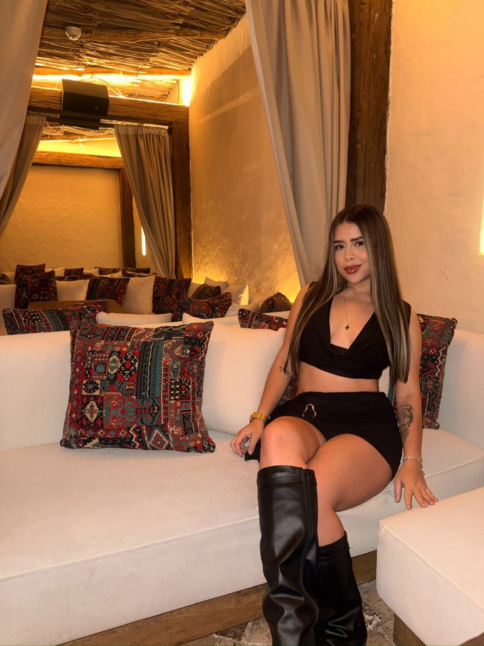 COMPLACIENTE Y SENSUAL MIS CURVAS TE VOLVERAN LOCO