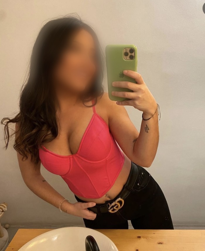 Camila, joven colombiana desde 15 euros