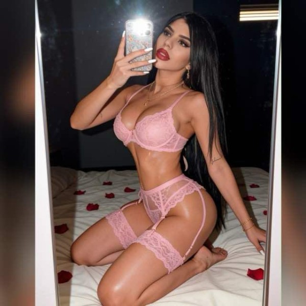 LATINA CALIENTE EN LAS CANTERAS