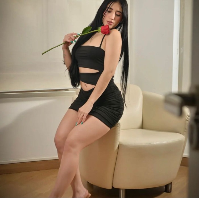 Elegante dama de compañía y discreta