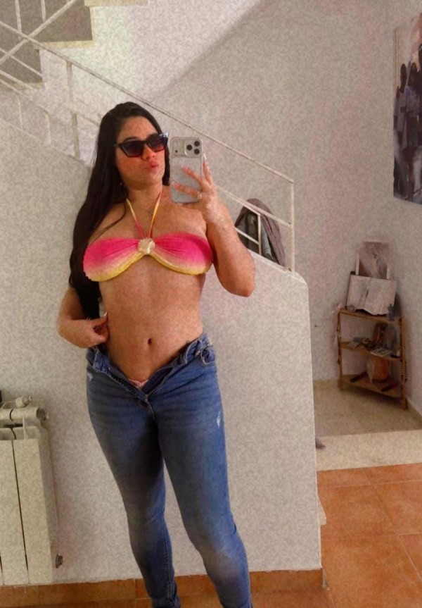 QUIERO UNA POLLA BIEN GRANDE PARA CHUPARLA