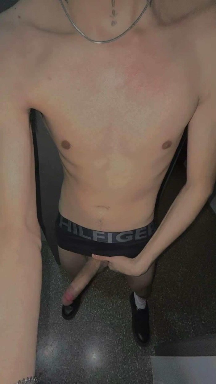Brasileño bisexual polla XL real morboso y lechero