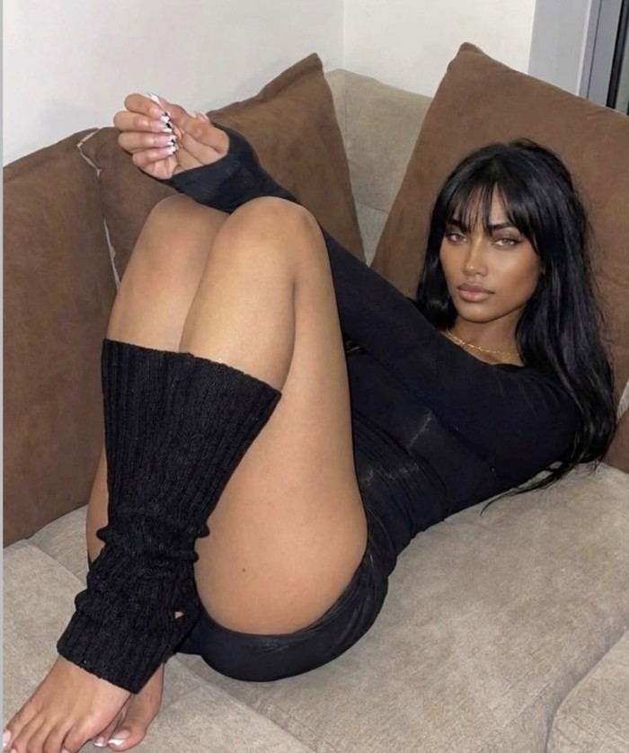 Colombiana joven de élite muy guapa NOVEDAD