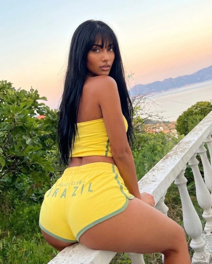 Colombiana joven de élite muy guapa NOVEDAD