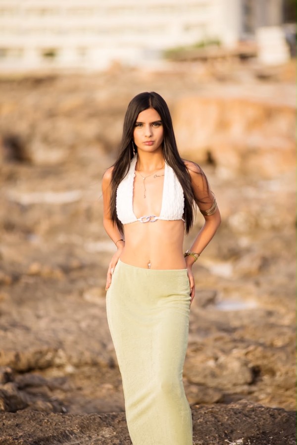 delgada y extrovertida escort