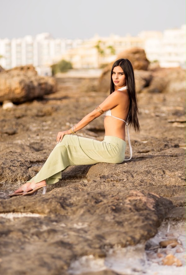 delgada y extrovertida escort