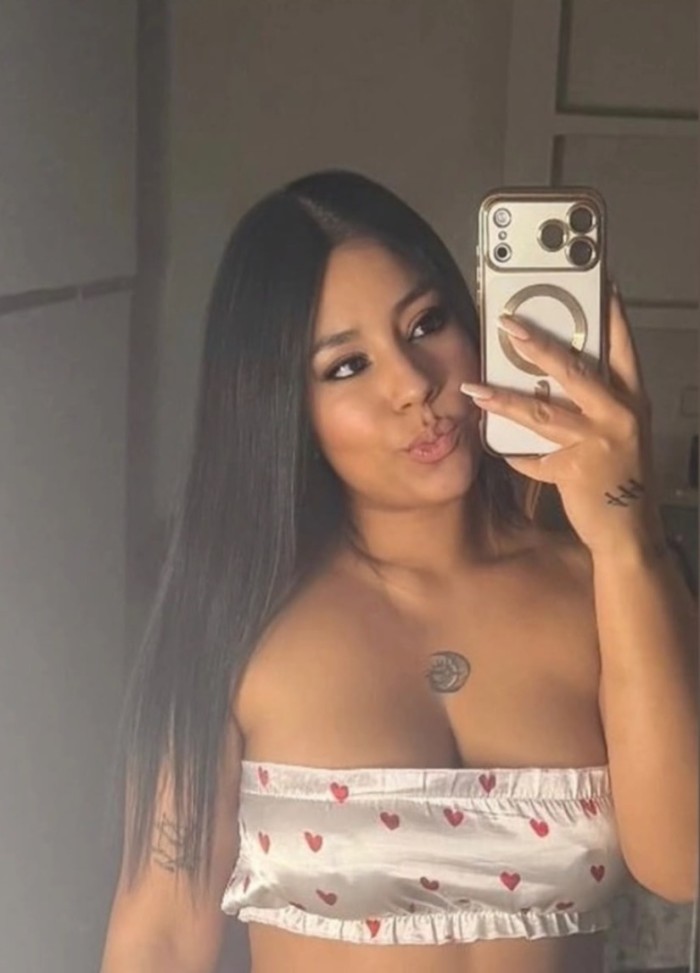 BOMBA DE SEXO COMPLACIENTE FIESTERA EN MANRESA