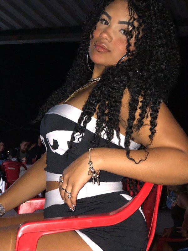NUEVA EN LA ISLA – DOMINICANA DE LUJO EXPLOSIVA Y JUGUETONA