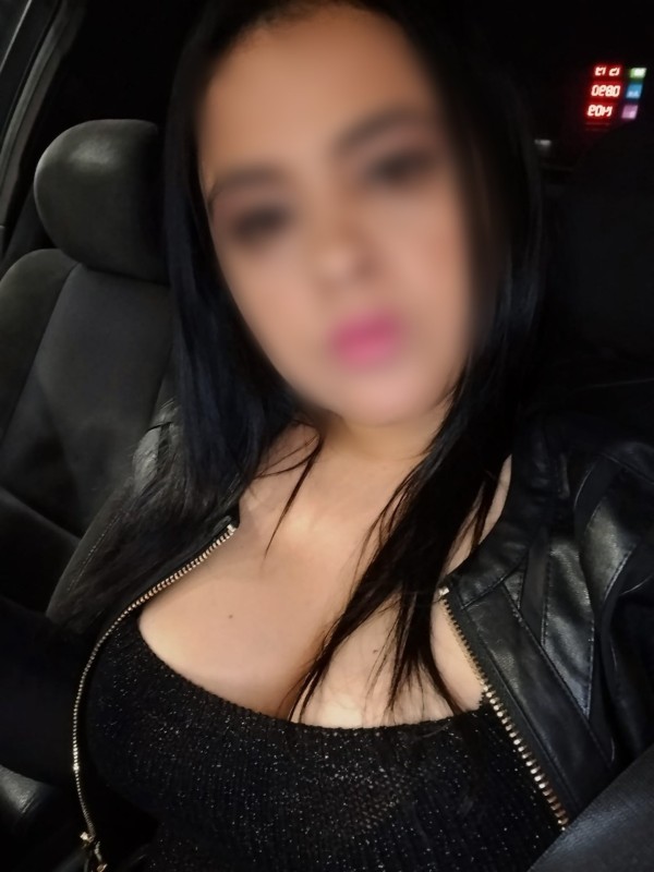 Bombom tetona todo para ti completa , sexy