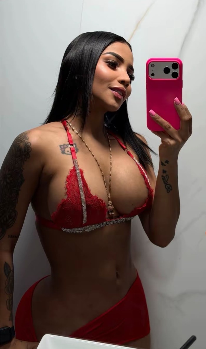NOVEDAD Chica de LUJO para caballeros educados