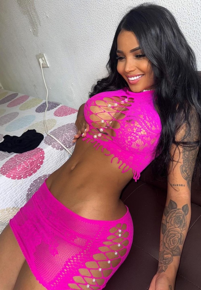NOVEDAD Chica de LUJO para caballeros educados