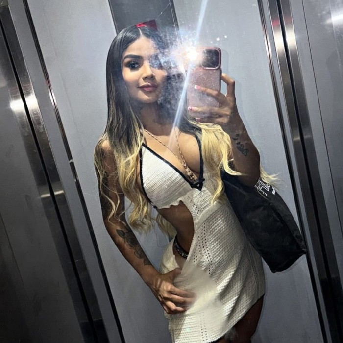 NOVEDAD Chica de LUJO para caballeros educados