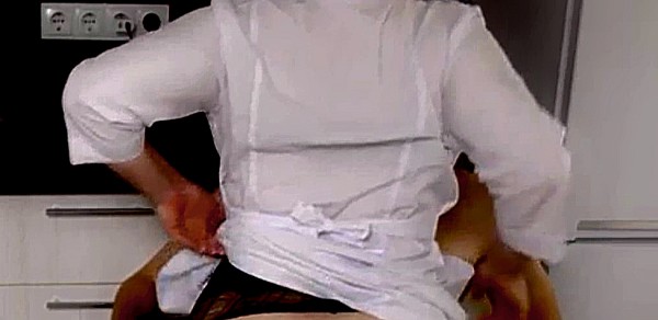 CHICO VARONIL EN BATA DE CHICA LENCERIA EN BOIRO