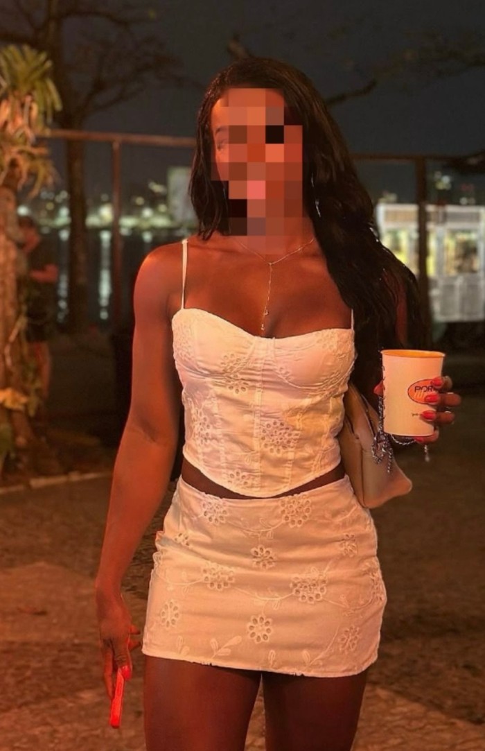 LATINA ATREVIDA ALEGRE CARIÑOSA DIVERTIDA