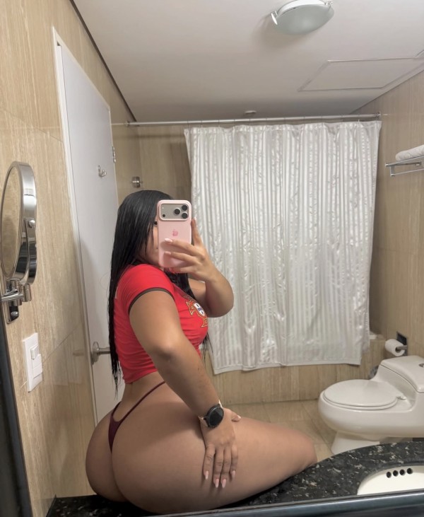 Deliciosa viciosa independiente juguetona alegre