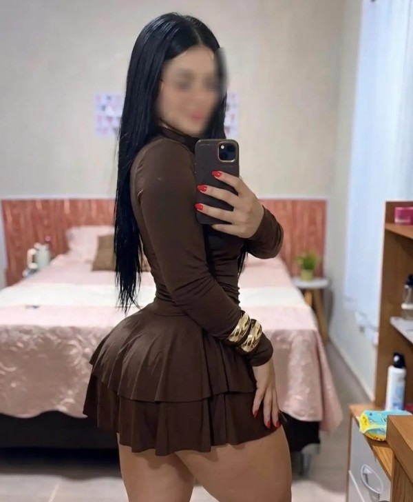 Camila rostro perfecto y cuerpo de Diosa.