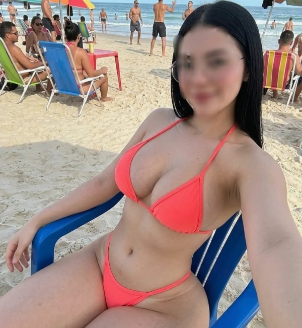Camila rostro perfecto y cuerpo de Diosa.