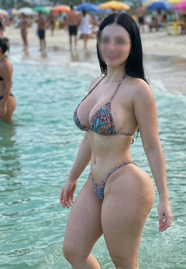 Camila rostro perfecto y cuerpo de Diosa.