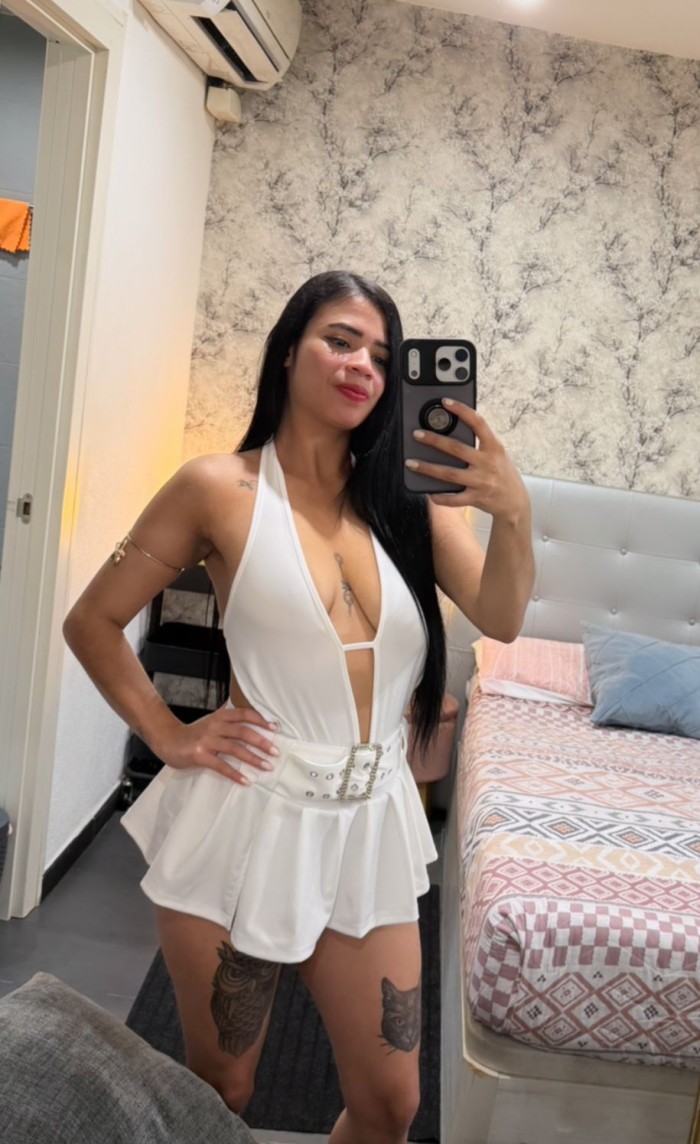 Hermosa latina super hot (VIA JULIA)