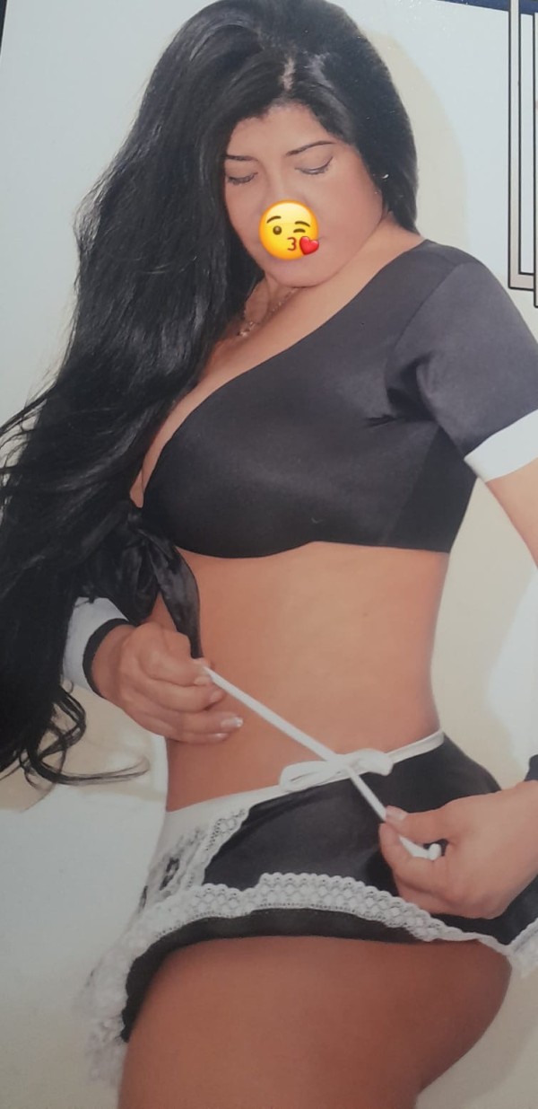 VALENTINA RECIEN LLEGADA MUY CACHONDA