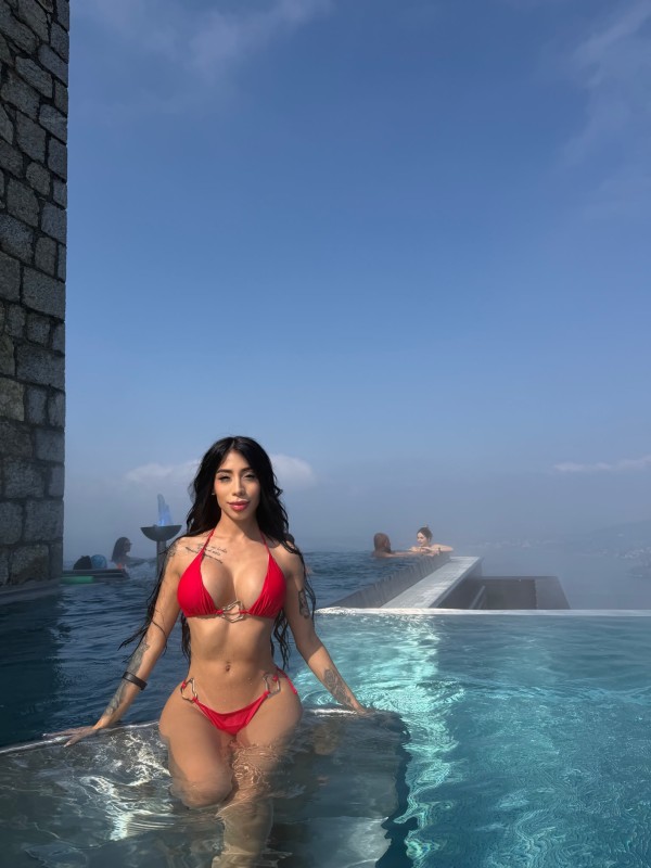 linda joven y adicta al sexo y la fiesta