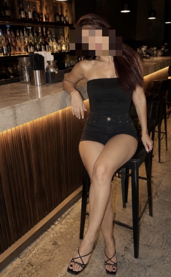 RECIÉN LLEGADA CALIENTE LATINA FIESTERA AL MÁXIMO