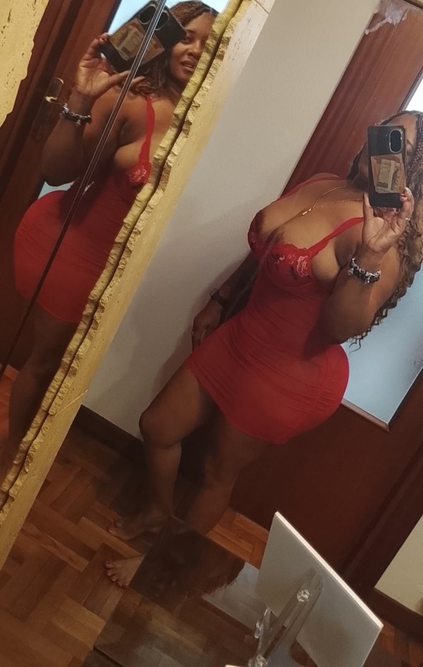 Cubana ardiente y fiestera bisexual en Pamplona