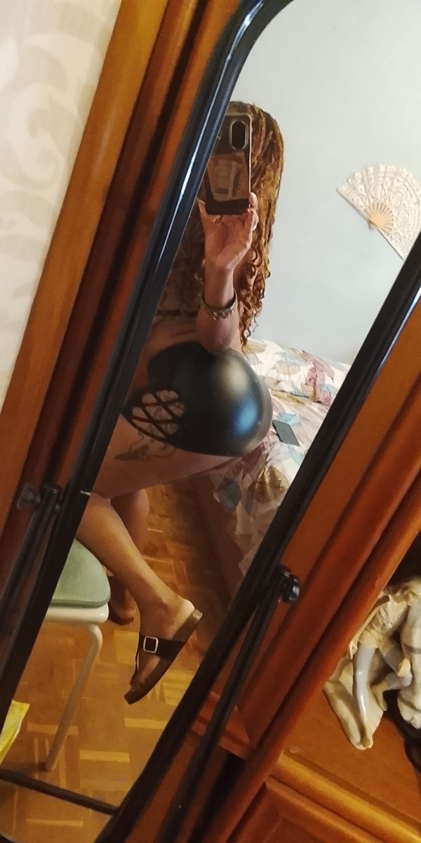 Cubana ardiente y fiestera bisexual en Pamplona