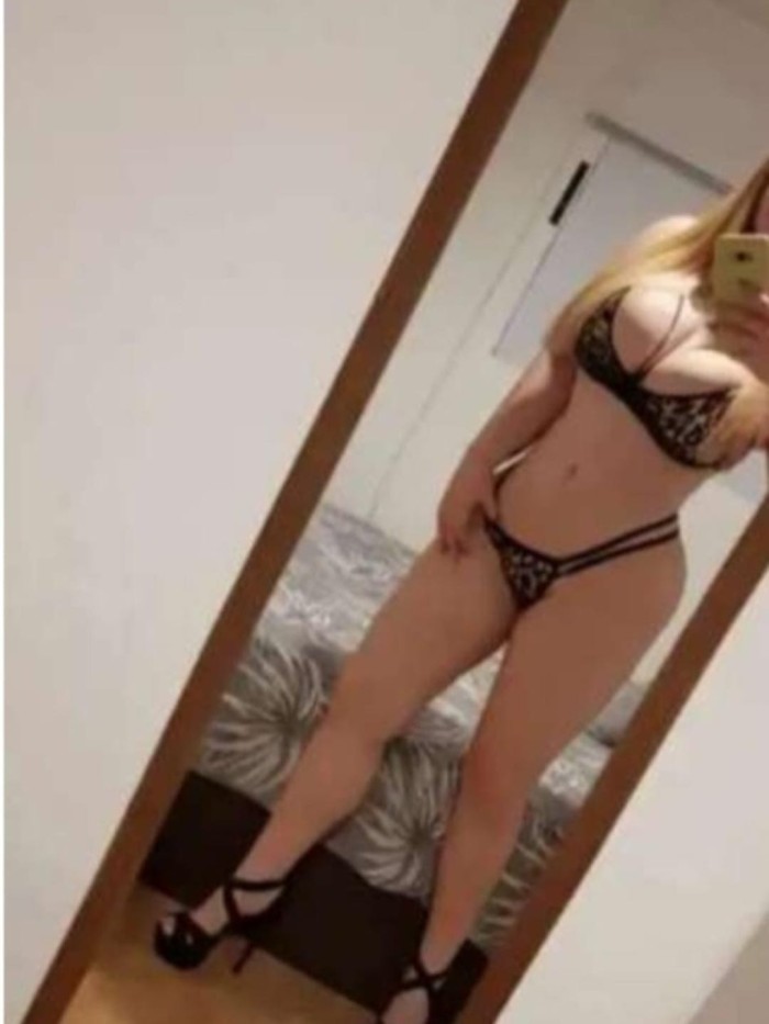 MUJER COMPLACIENTE A TUS CAPRICHOS SIN LIMITES