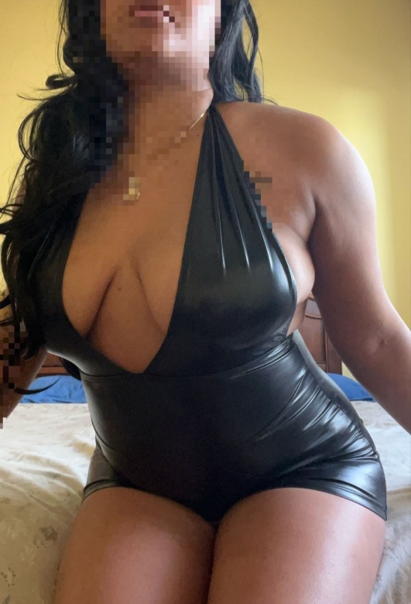 Nueva chica morenita joven y traviesa