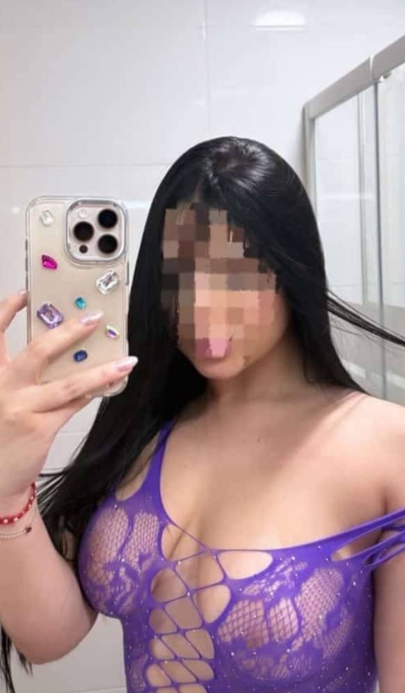 Sofía joven latina elegante fiestera en Burgos