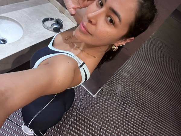 Alejandra Escort Colombiana muy puta y atractiva