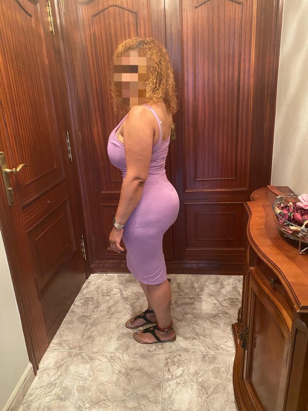 JUGUETONA FIESTERA LISTA PARA PERDER CONTROL