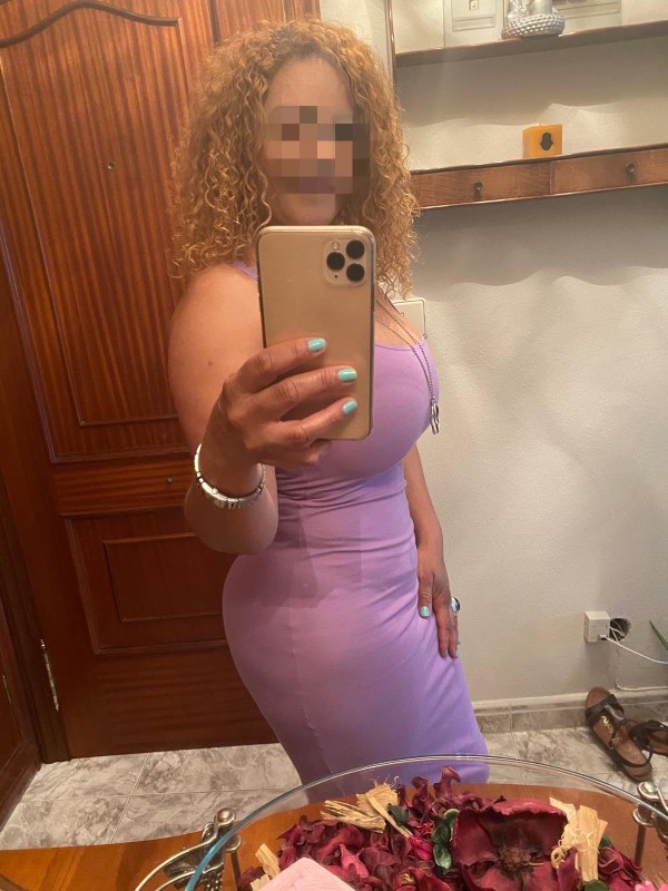 JUGUETONA FIESTERA LISTA PARA PERDER CONTROL