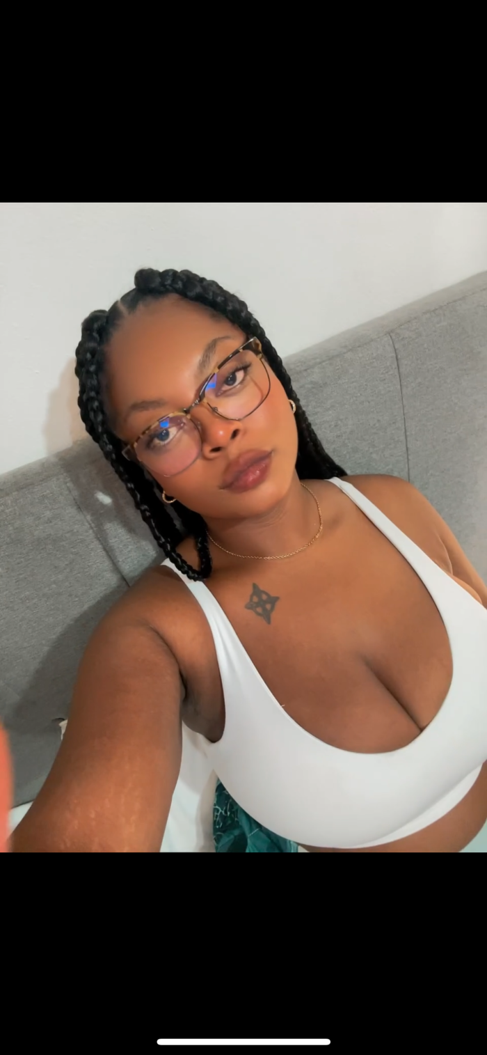Colombiana de paso en Torrelavega culona coño gordito mojadito y apretadito