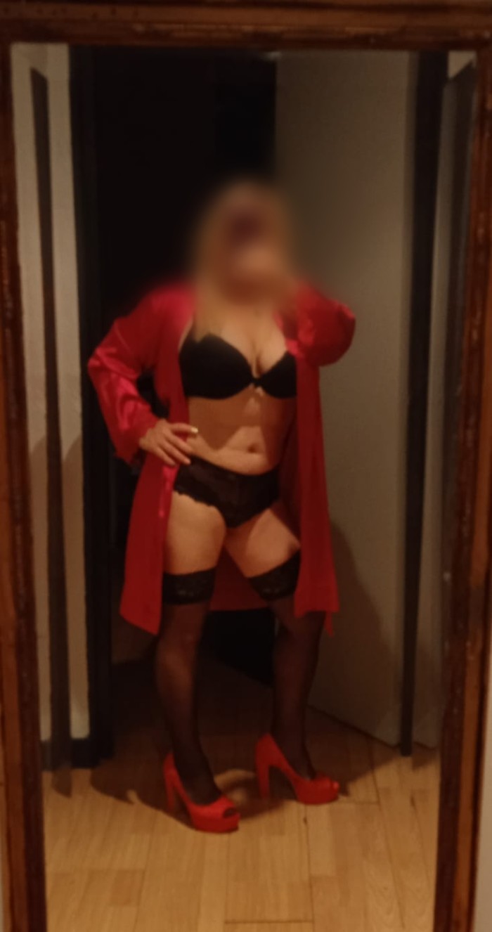 MADURITA SEDUCTORA Y COMPLACIENTE EN AVILÉS