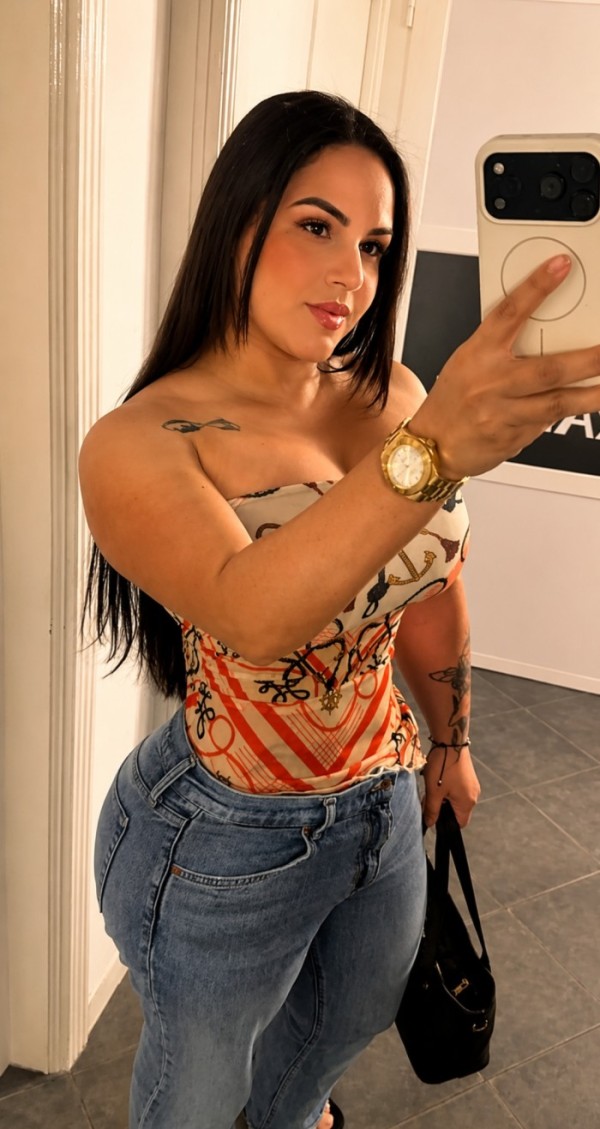 ATREVIDA VENEZOLANA CON ENERGÍA POSITIVA Y ENCANTO