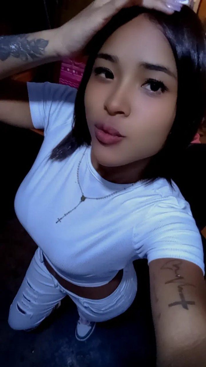 ALEXA NOVEDAD EN LA CALLE UNA DAMA MUY PUTA EN LA
