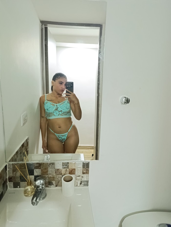 MUJERES DISPUESTAS A COMPLACER TUS CAPRICHOS
