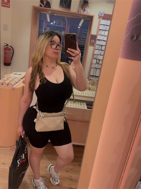 ARDIENTE SENSUAL APASIONADA DESEOSA DE SEXO