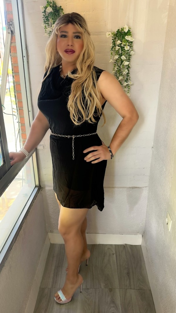 SENSACIONAL GUAPÍSIMA CON POLLA XL Y SITIO PRIVADO